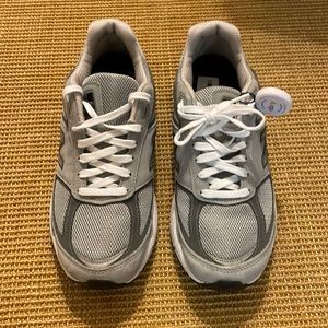 Women’s New Balance 990 Sneakers